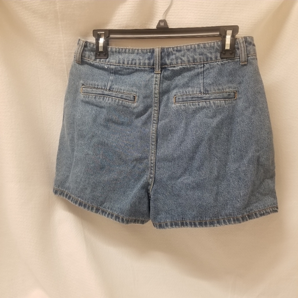 NWT Forever 21 Denim Shorts - Picture 2 of 5